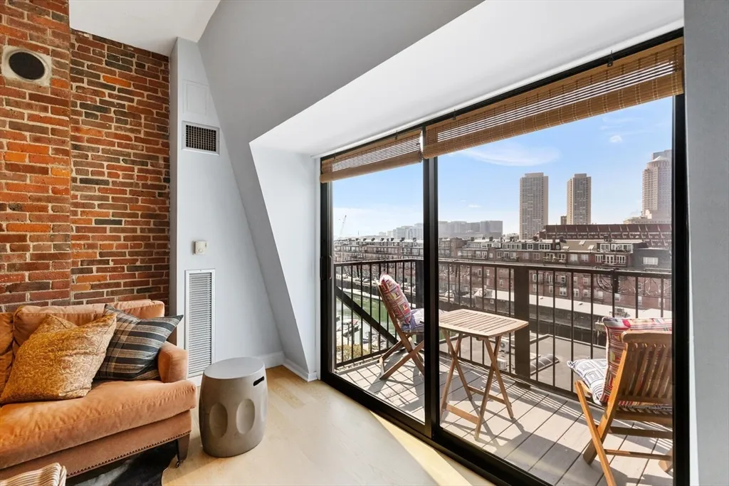 28-32 Atlantic Ave, Waterfront