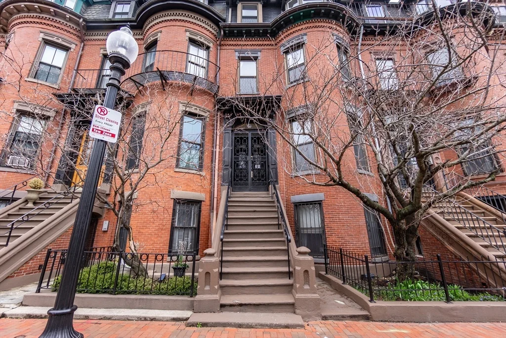 209 W Newton, Back Bay