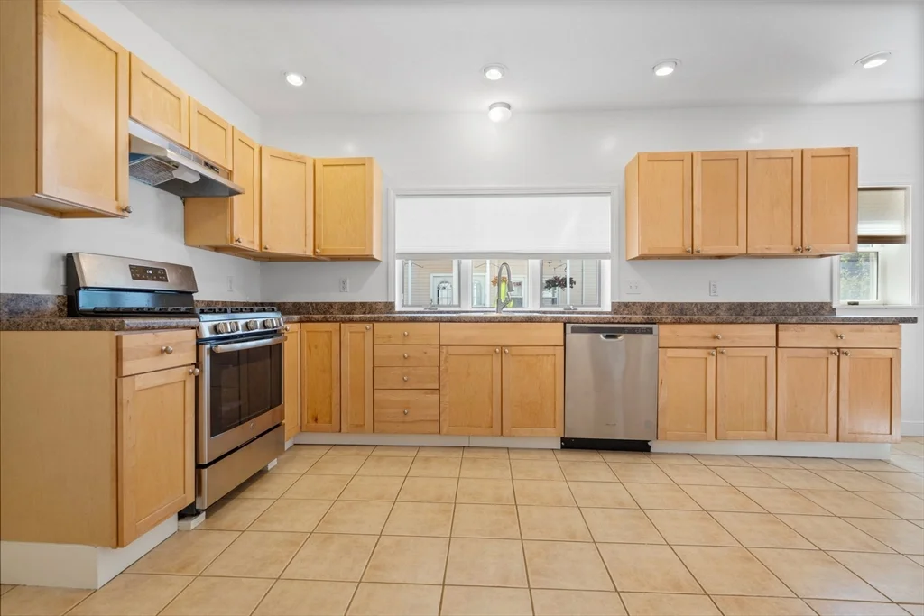 144 Waverly Rd, North Andover