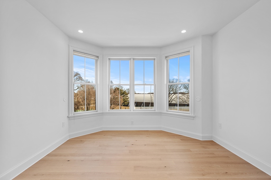 37 Farragut Rd, South Boston