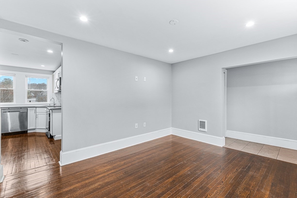 11 Town Hill St, Quincy