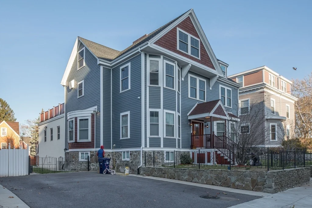 27 Howland St, Roxbury