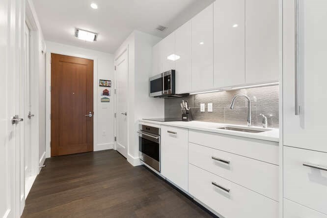 50 Liberty Dr, Seaport District