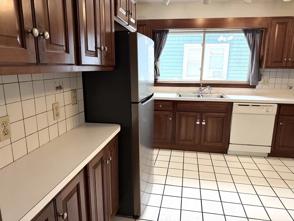 234 Brook Rd, Milton