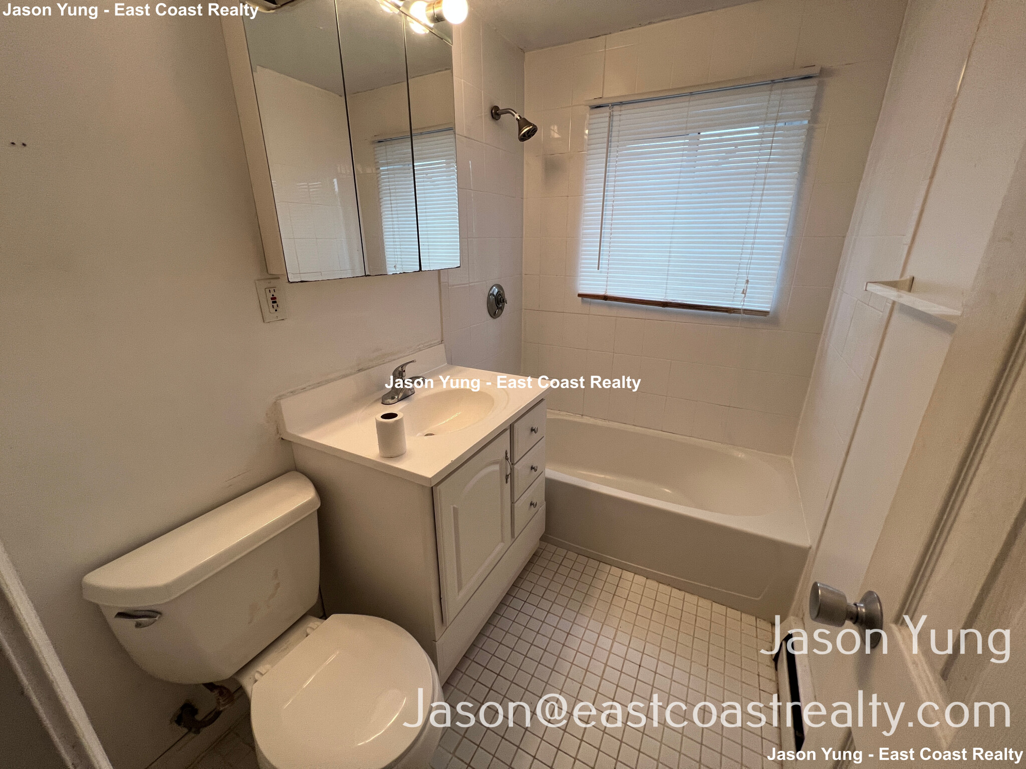 32 Bryon Rd, Chestnut Hill