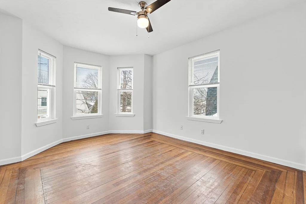 18 St Clair St, East Lynn