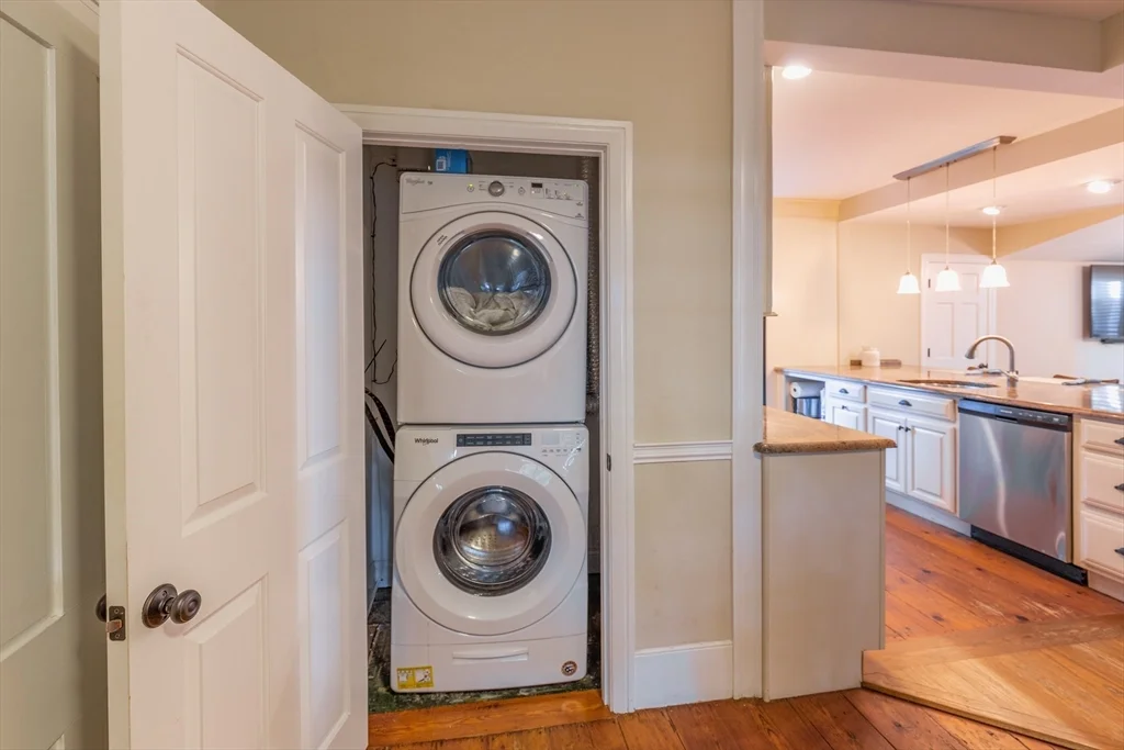 44 Russell St, Downtown