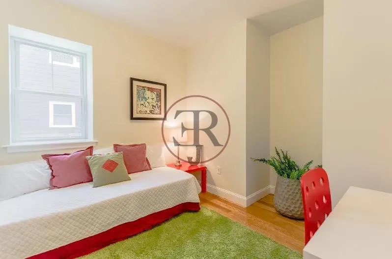 54 Kent St, Brookline Village
