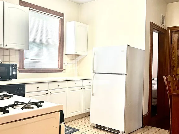 38 Linden St, Allston