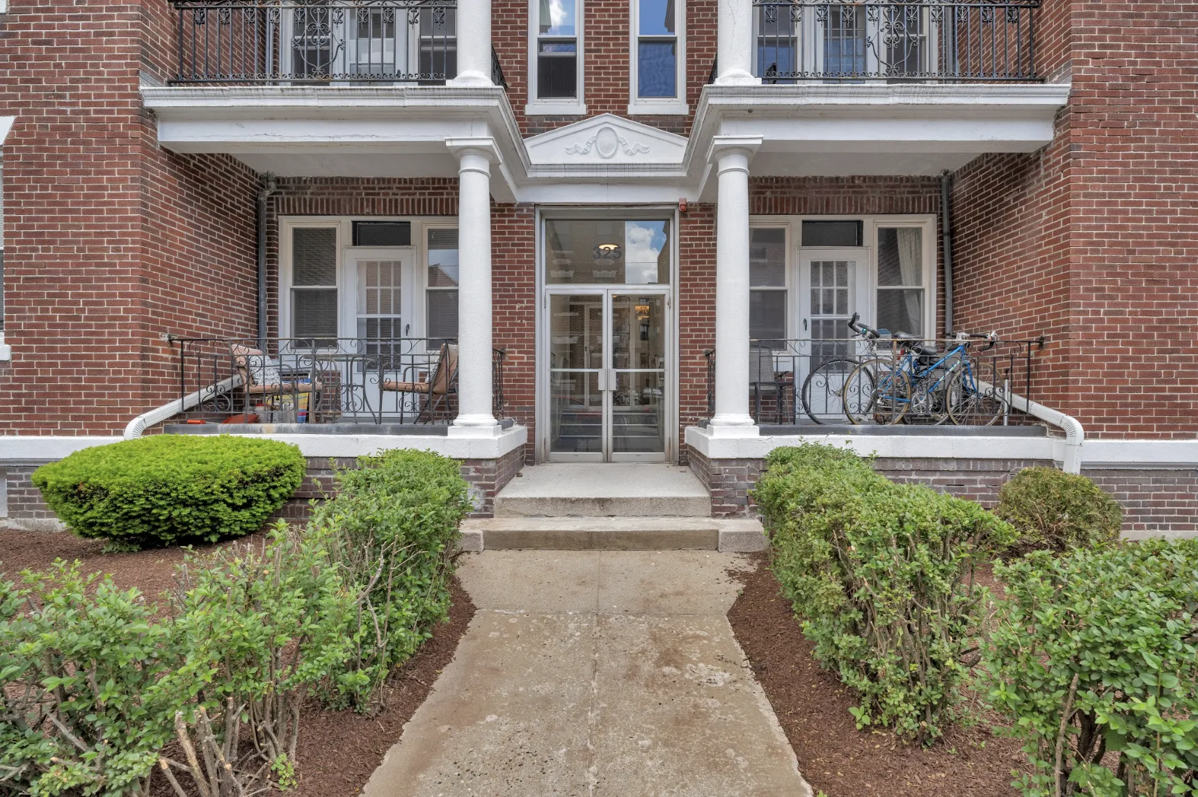 321 Summit Ave, Brighton