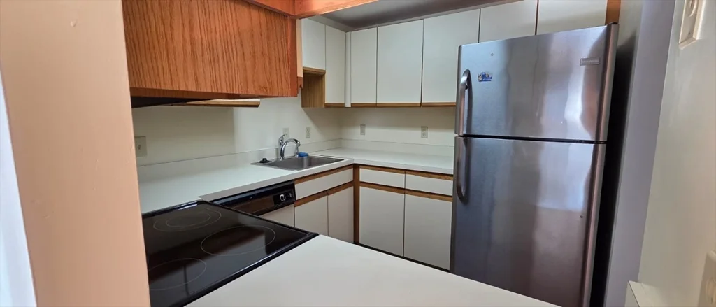 200 Ledgewood Dr, Stoneham