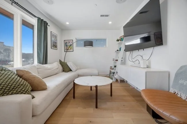 946 Saratoga St, East Boston