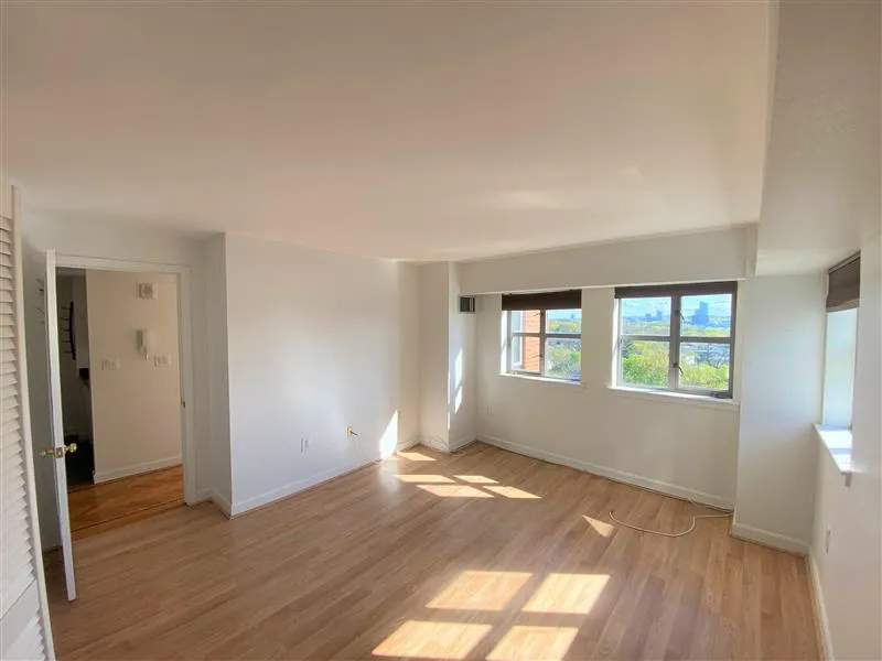 931 Massachusetts Ave, Mid-Cambridge