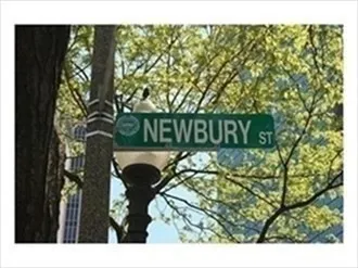 242 Newbury St, Back Bay
