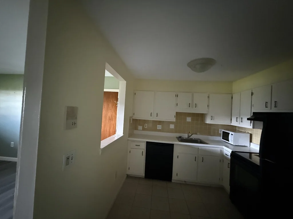 12 Williamsburg Ct, Shrewsbury