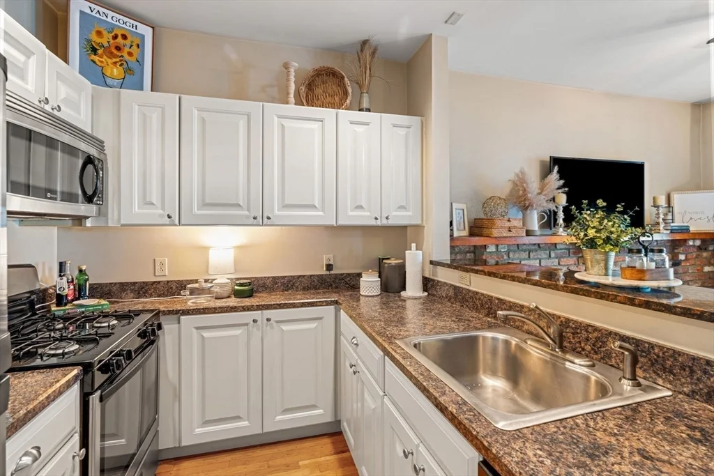 159 M, South Boston