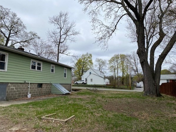 397 Massasoit Rd, Quinsigamond Valley