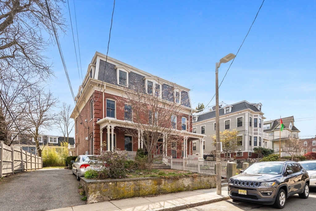 31 Millmont St, Roxbury