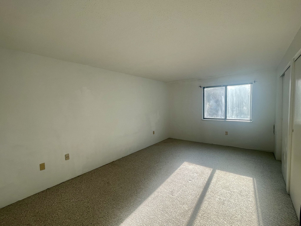 9 Village Rock Ln, Natick