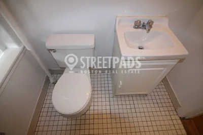 15 Green St, North Brookline