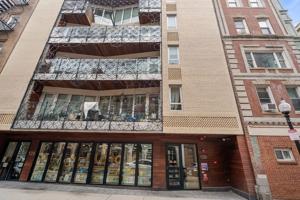 126 Salem, North End