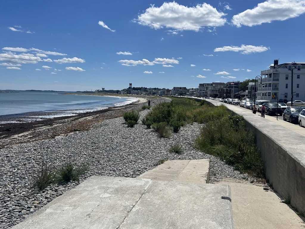 222 Winthrop Shore Dr, Winthrop