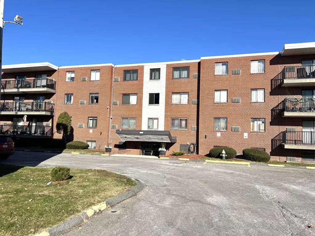 900 Governors Dr, Winthrop