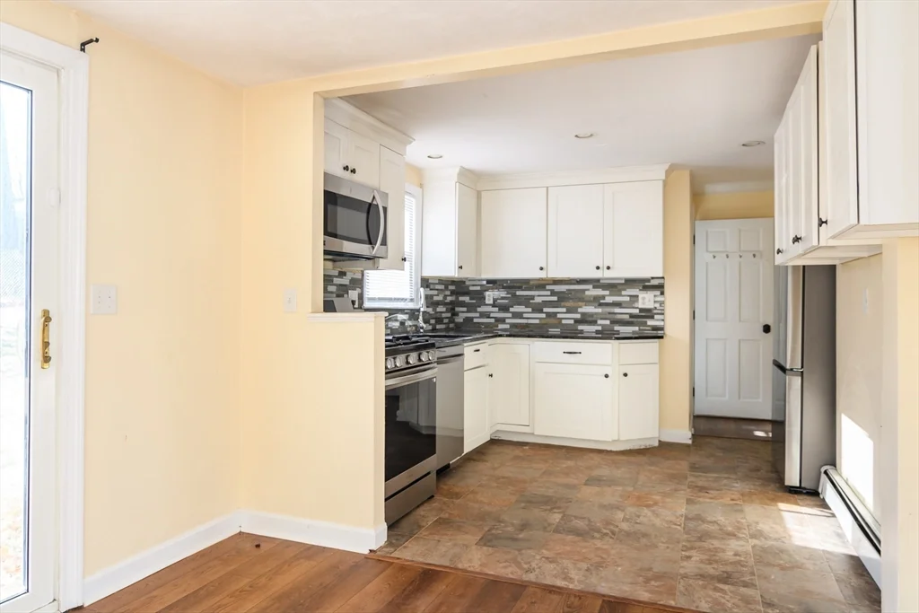 10 Spring Valley Rd, Natick