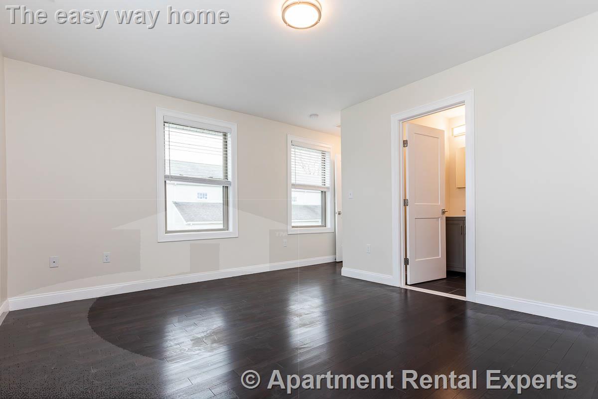 476 Fulton St, Medford Square