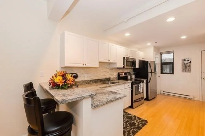 12 Stoneholm St, Fenway