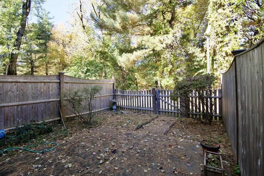 20 Smithfield Ct, Forest Park