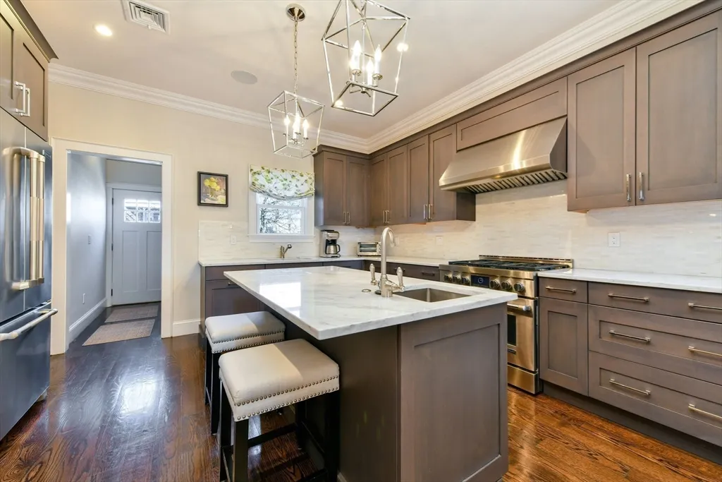 846 East Broadway, South Boston