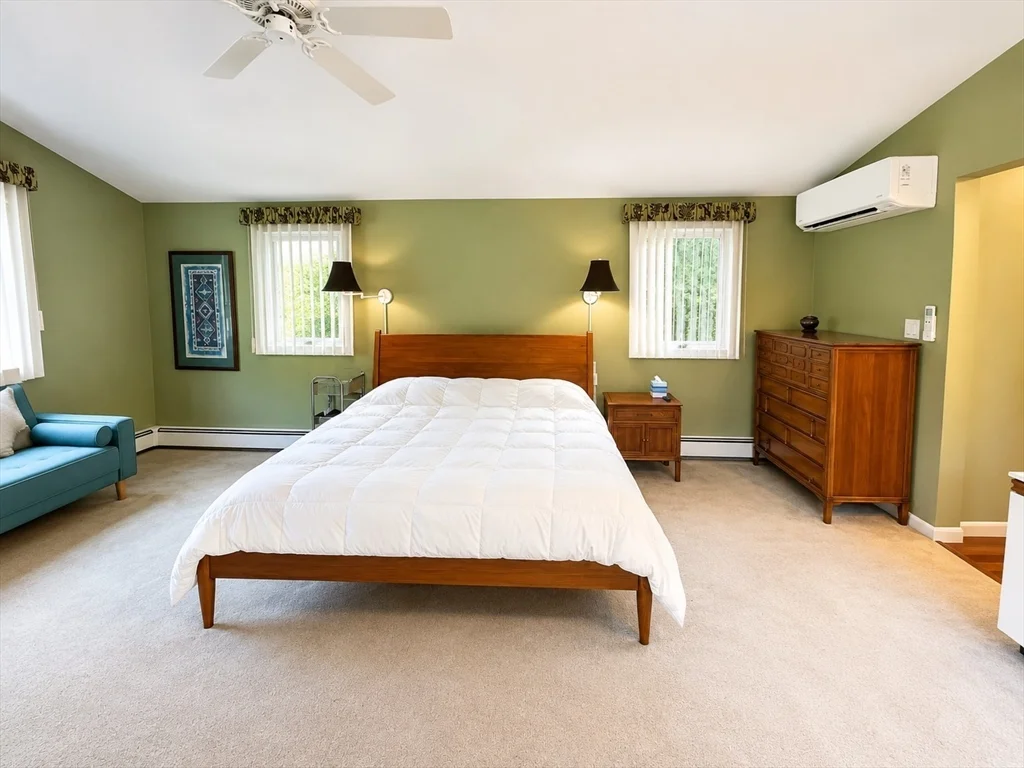 15 Leonard Rd, Framingham