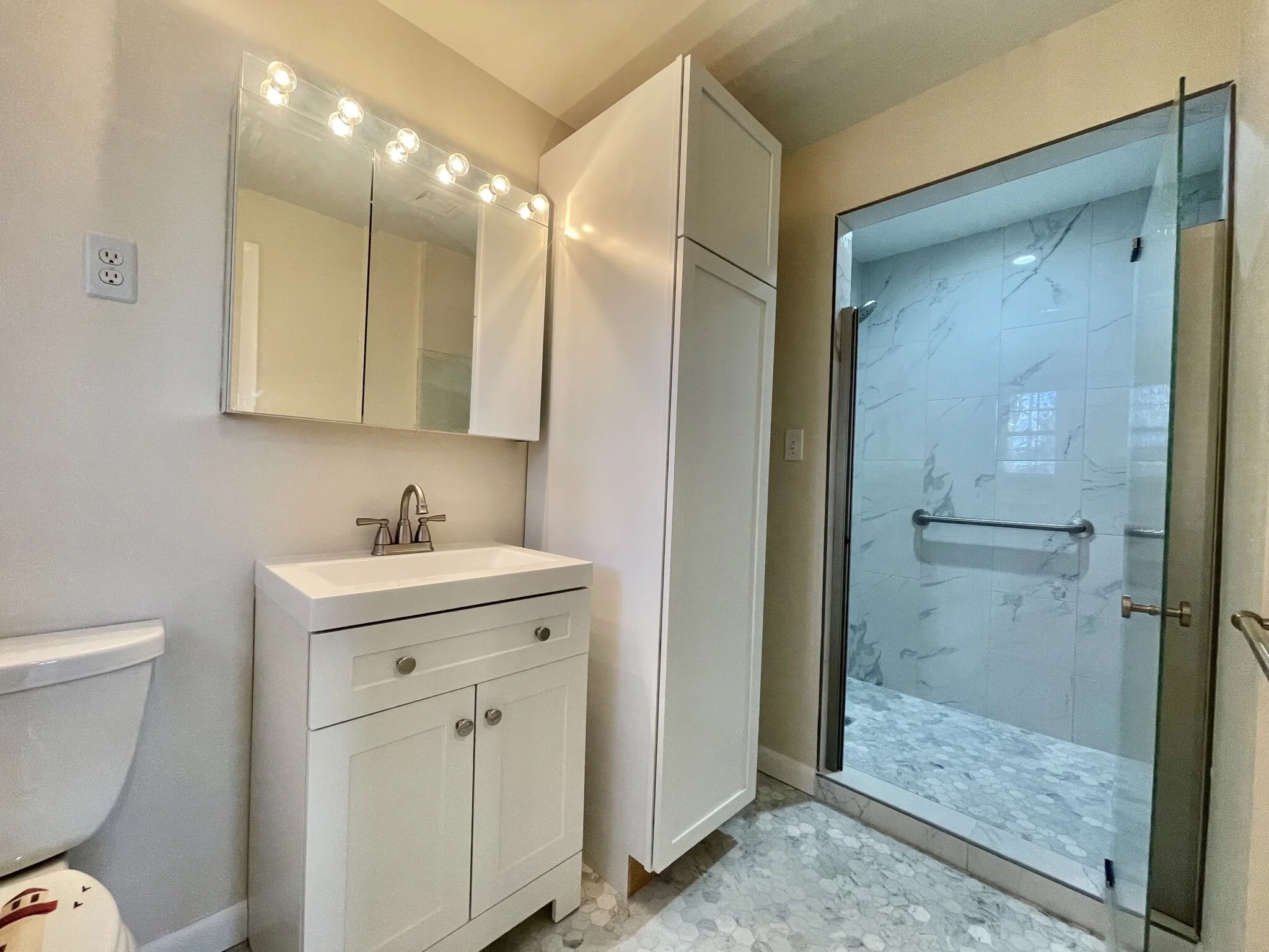 77 Louise, Chestnut Hill