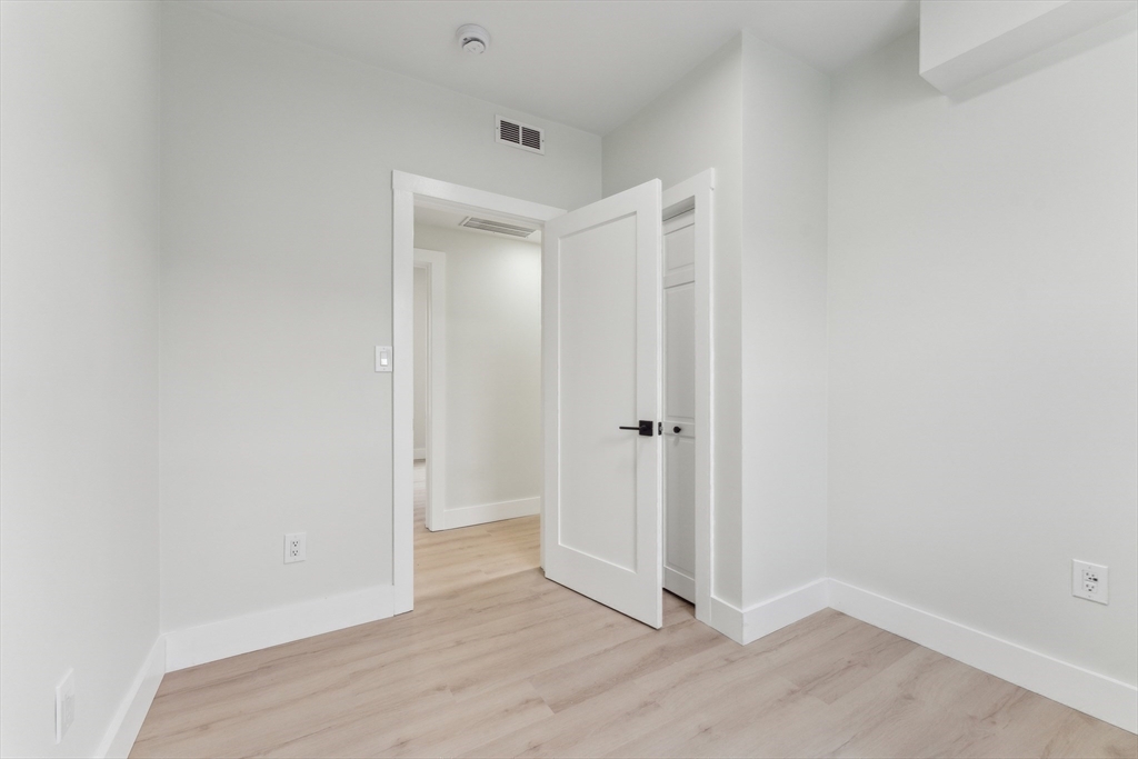 47 Brackett St, Oak Square