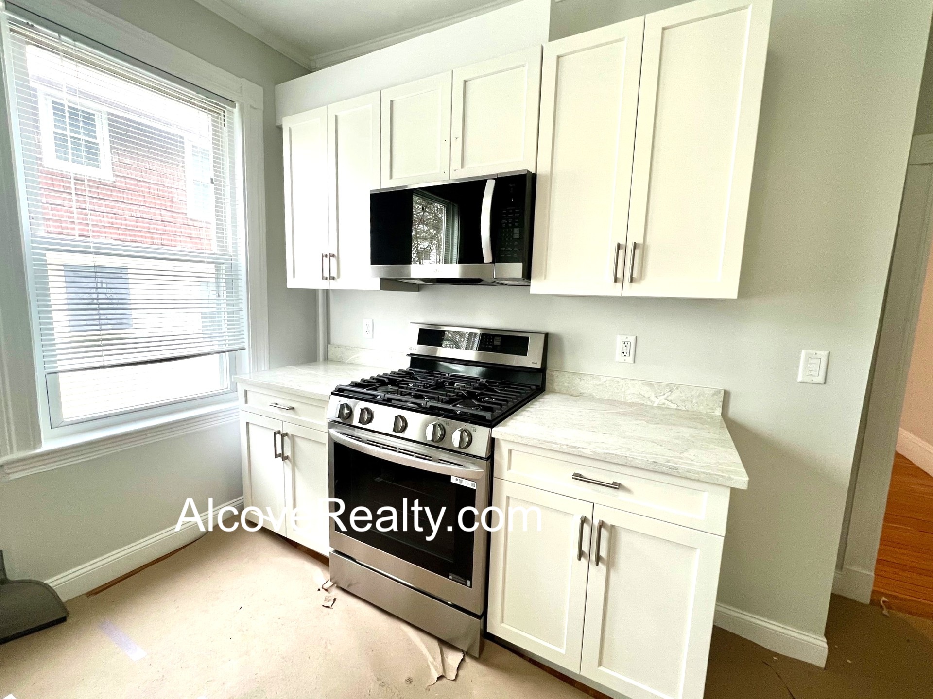 15 Farragut Ave, West Somerville