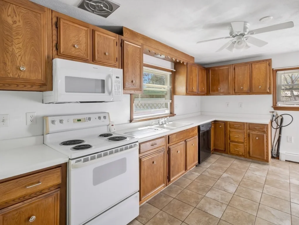 16 Indian Rock Dr, Saugus