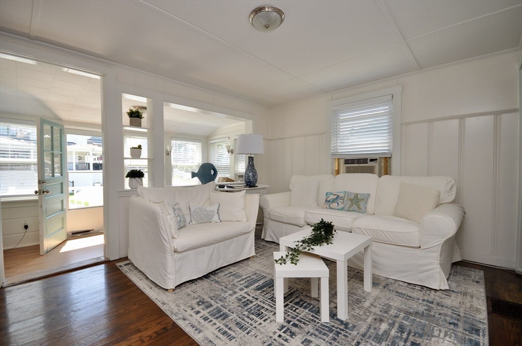 28 Cochituate Rd, Priscilla Beach