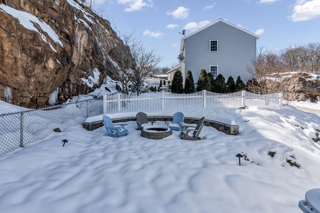 6 Gedney Dr, Peabody