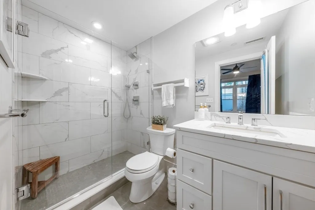 315 College Farm Rd, Waltham