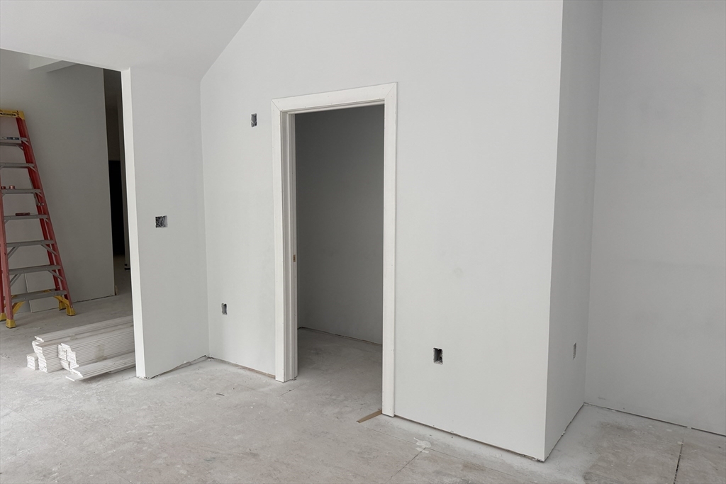 251 Sladen St, Dracut