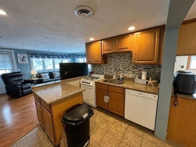8 Macarthur Ln, Marshfield