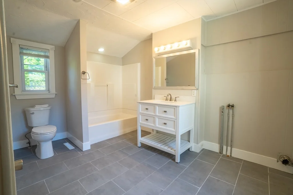 18 Drew Ave, Weymouth