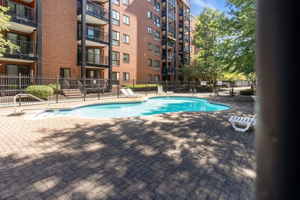 60 Rantoul St, Beverly