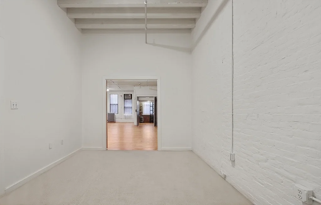 107 South, Leather District