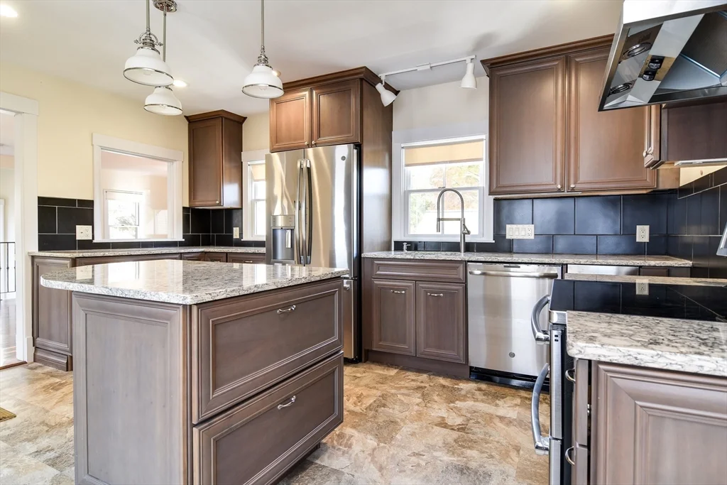 110 Main St, Hopkinton