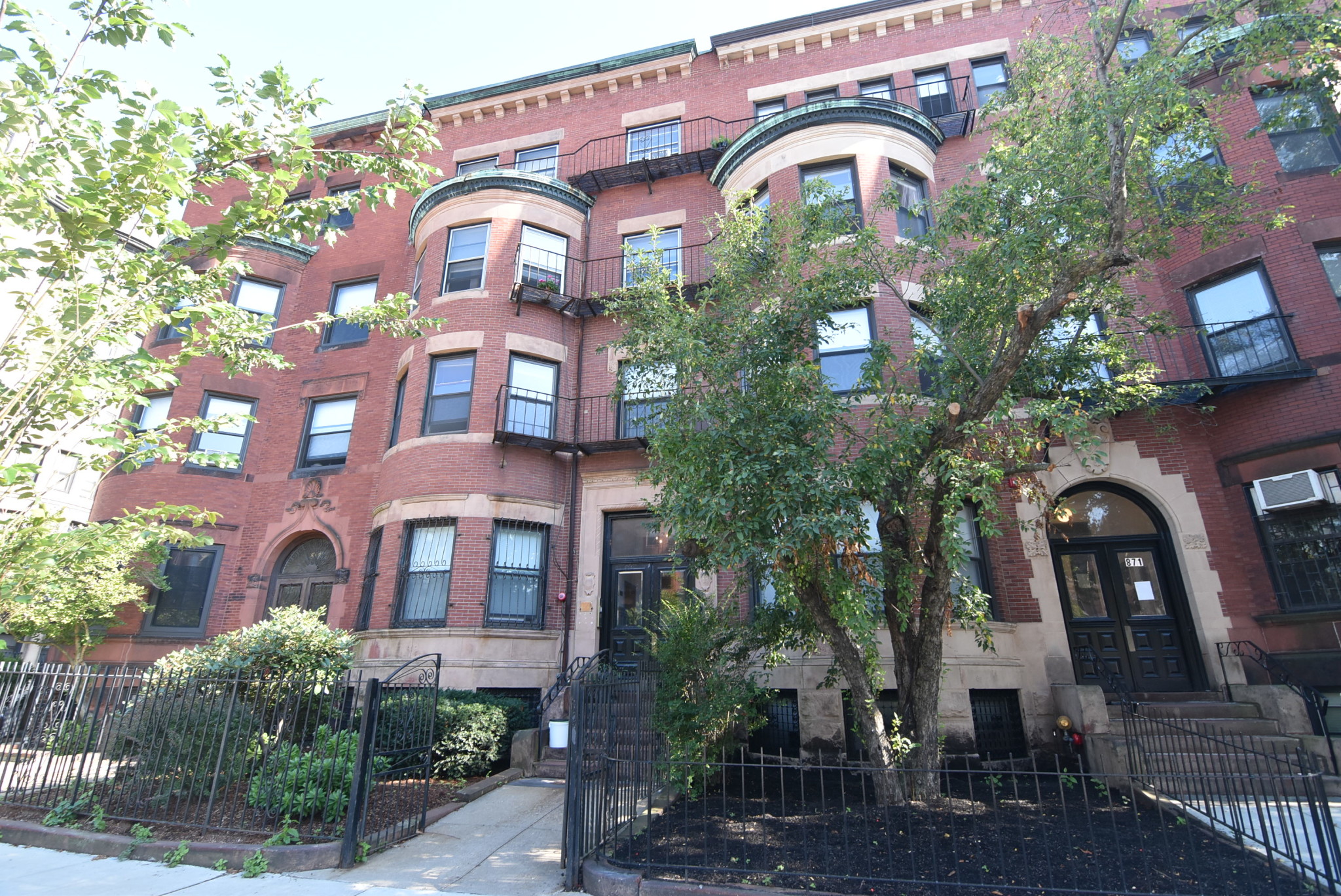 869 Beacon St, Fenway