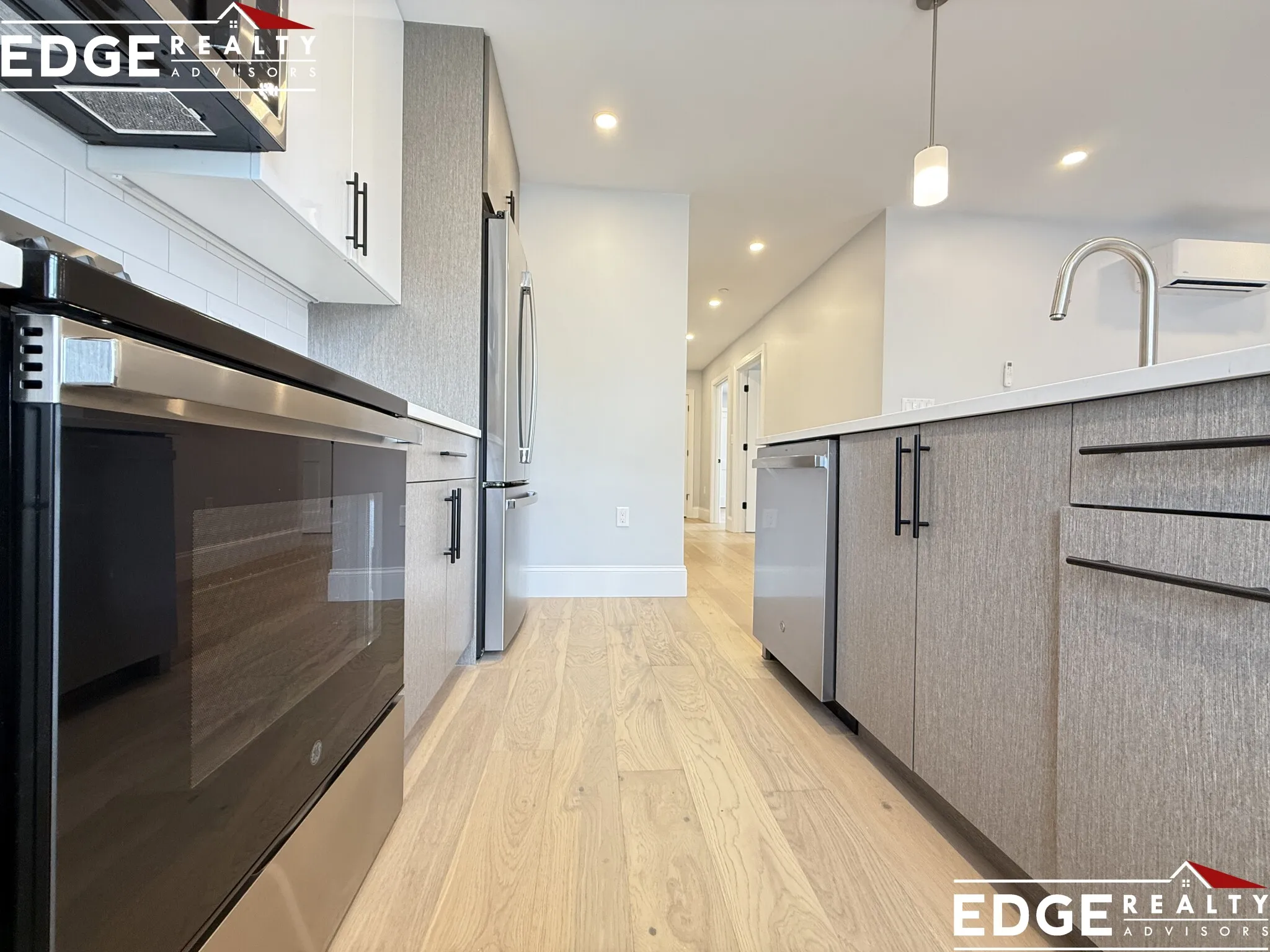 425 Market St, Oak Square