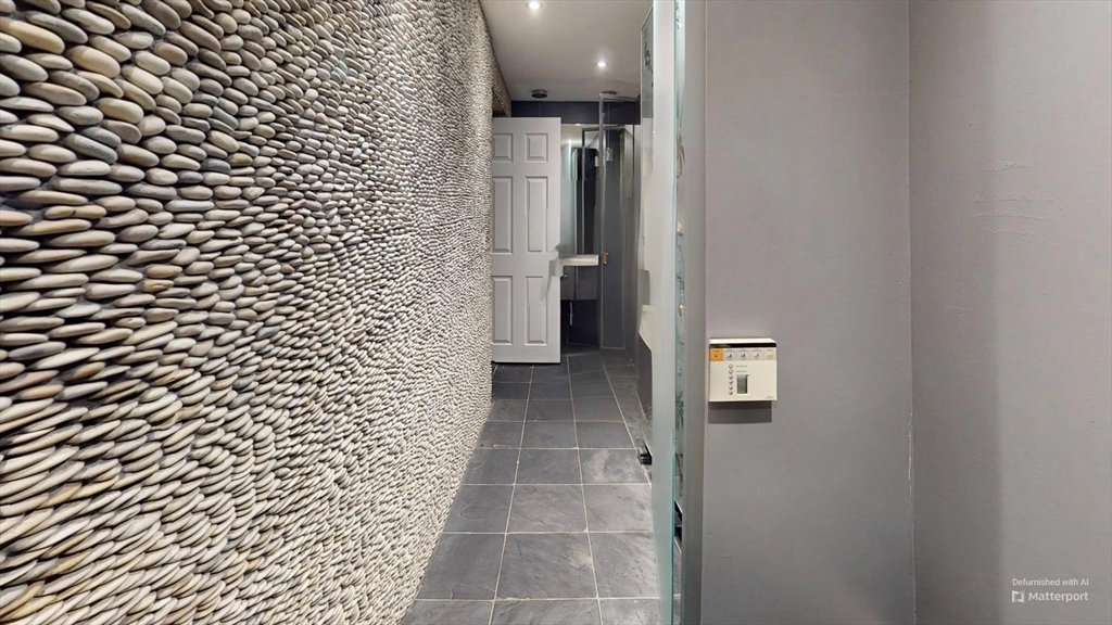 330 1/2 E St, South Boston