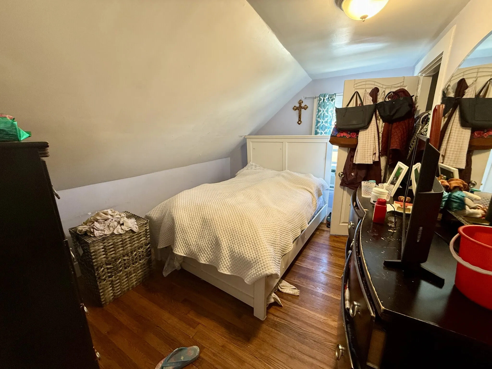 692 Moody St, South Side